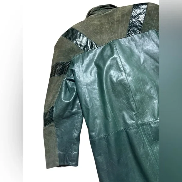 Vintage green leather trench coat, small/medium - Picture 10 of 13